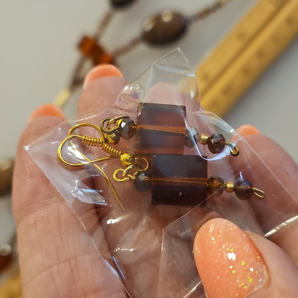 A lot of 4 Pieces Brown topaz Crystal faux gemstone Set And a Link Bracelet - Picture 4 of 11
